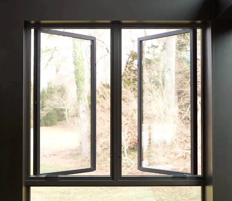 Dubuque Pella Reserve Contemporary Wood Window